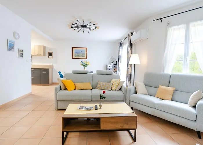 Lumineux Avec Climatisation, Wifi Et Parking A - Fr-1-409-293