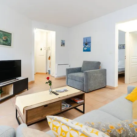 Lumineux Avec Climatisation, Wifi Et Parking A Narbonne-plage - Fr-1-409-293 *
