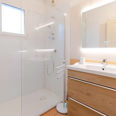 Lumineux Avec Climatisation, Wifi Et Parking à Narbonne-plage - Fr-1-409-293 * Narbona
